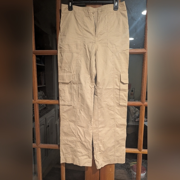 NWOT Abercrombie & Fitch Relaxed Cargo Pants - Picture 2 of 4